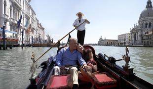 Turistov s hrupnimi kovčki v Benetkah ne bodo oglobili