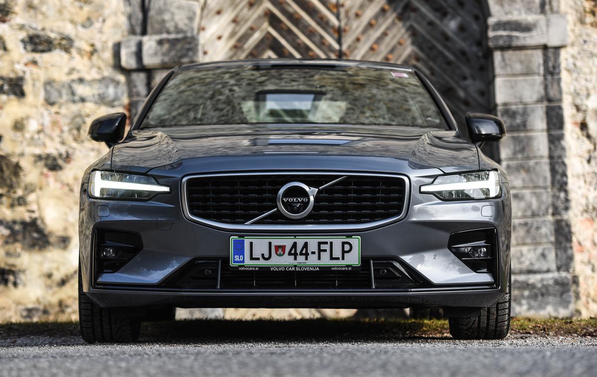 Volvo S60 | Volvo je uresničil lanske napovedi - maksimalno hitrost  pri vseh svojih modelih je omejil na 180 kilometrov na uro. | Foto Gašper Pirman