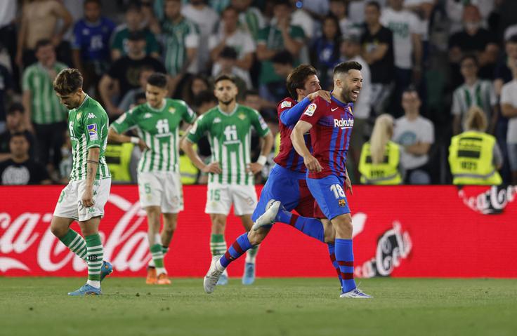 Jordi Alba je odločil zmagovalca dvoboja v Sevilli globoko v sodnikovem podaljšku. | Foto: Reuters