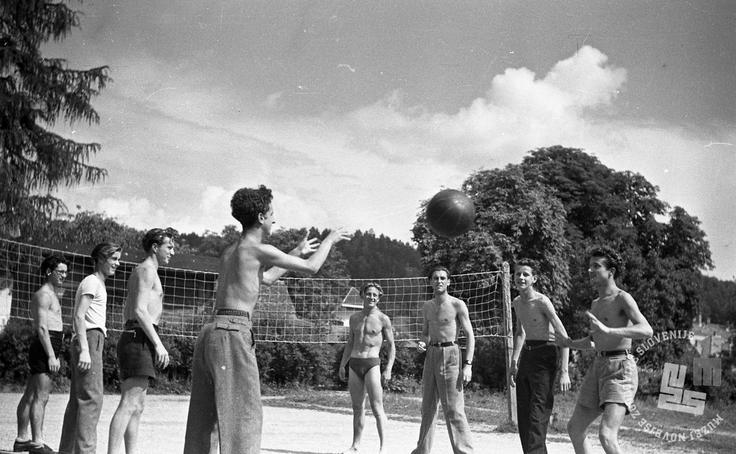 DIC 1948 Dijaški dom Ivana Cankarja leta 1948. | Foto: Vlastja Simončič, hrani MNZS