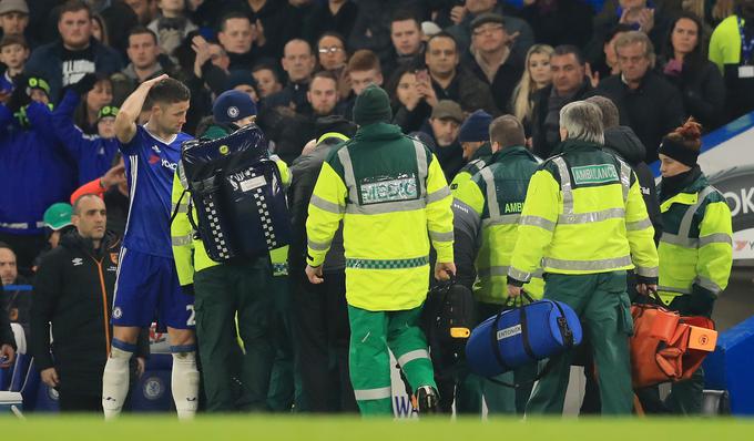 Gary Cahill je v ponedeljek v bolnišnici obiskal nesrečnega vezista Hull Cityja. | Foto: Getty Images