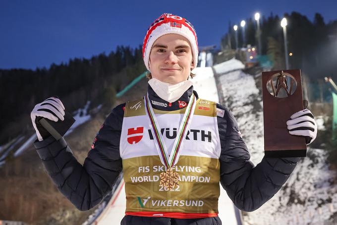 Svetovni prvak v poletih je postal olimpijski prvak Marius Lindvik. | Foto: Sportida