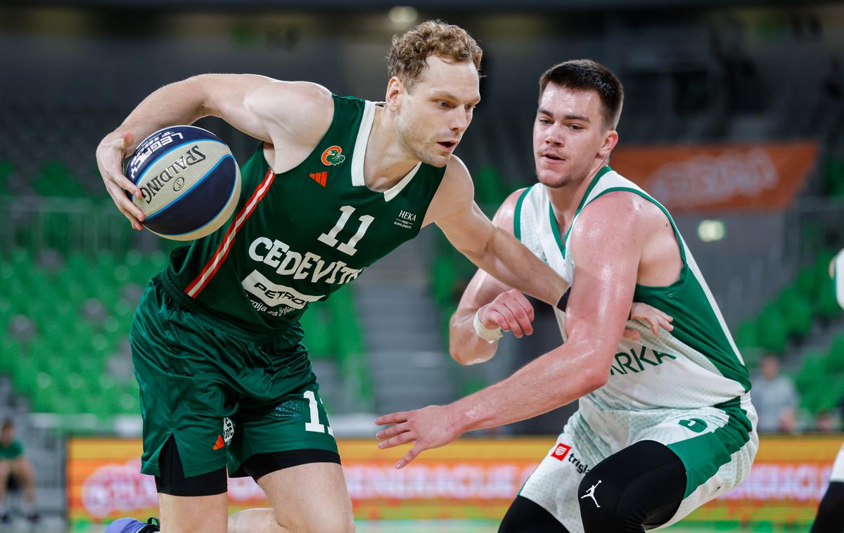 Cedevita Olimpija : Krka, Stožice, 4. tekma finala | Cedevita Olimpija bo imela danes na voljo drugo zaključno žogo za osvojitev 22. naslova državnih prvakov. | Foto Aleš Fevžer