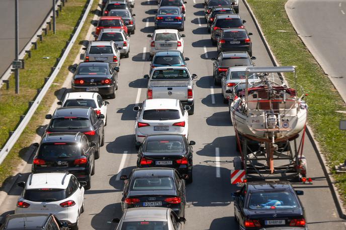 mejni prehod Gruškovje | Na prometno-informacijskem centru voznike pozivajo, naj bodo strpni, naj načrtujejo pot, spremljajo prometne informacije in se na ceste odpravijo spočiti in z brezhibnim vozilom. | Foto STA