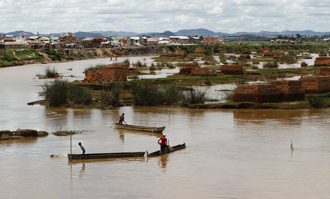 Madagaskar je ena od najrevnejših držav sveta s pričakovano življenjsko dobo 60 let. Eni najpogostejših vzrokov smrti so tuberkuloza, driska, podhranjenost in malarija. | Foto: Reuters
