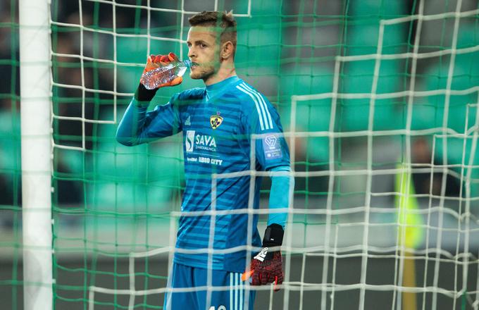 Vratar slovenskega prvaka Kenan Pirić se je izkazal z nekaj odličnimi obrambami. | Foto: Vid Ponikvar