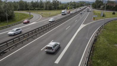 Ali se Slovenci zavedamo, kako veliko nam pomeni avtomobil?