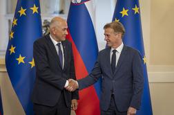 Za referendum bodo morali poslanci z dopustov