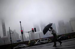 Močan tajfun na Japonskem že terjal prve žrtve (video)
