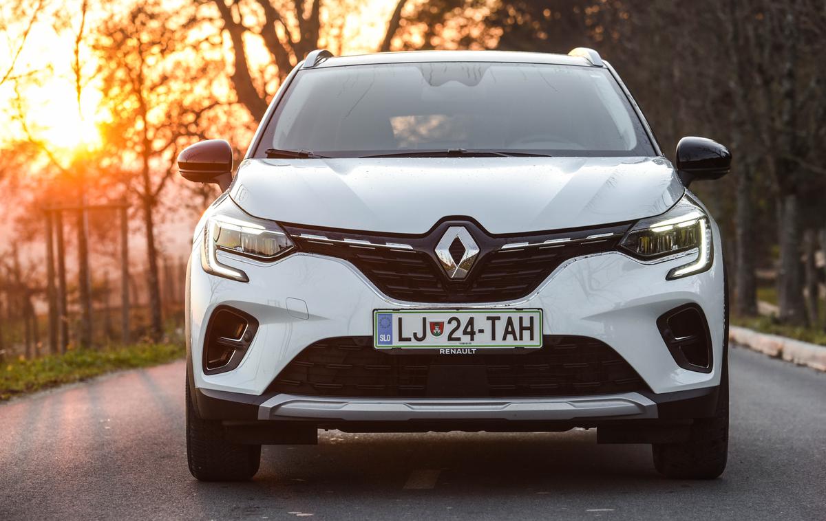 Renault captur PHEV | Renault je v razred kompaktnih križancev kot prvi pripeljal priključnega hibrida. Nekateri tekmeci (Peugeot, Hyundai) v tem razredu ponujajo tudi že povsem električna vozila. | Foto Gašper Pirman