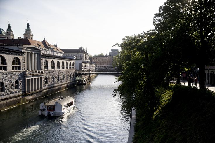 Čeferinovi sogovorniki so očarani nad lepotami Ljubljane. | Foto: Ana Kovač