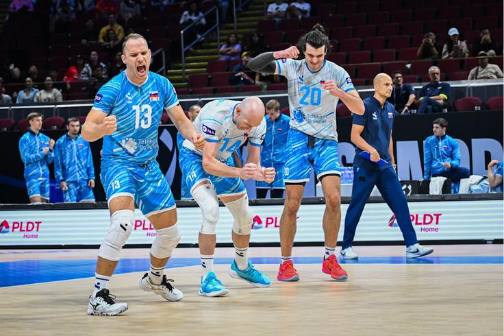 Slovenci so v drugem delu zaigral precej bolje, a po porazu jih zdaj ključna tekma čaka v sredo. Če premagajo Nemce, bodo naprej, če bi izgubili, bo zanje prvenstva konec. | Foto: Volleyball World