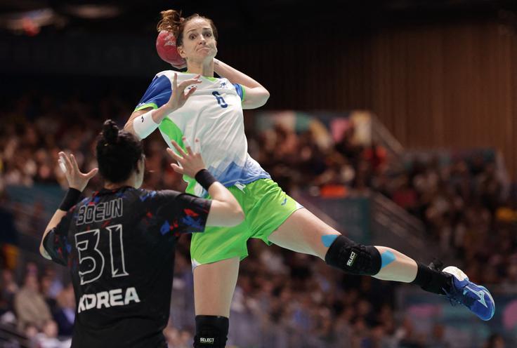 Ana Gros je za zmago proti Južni Koreji dosegla pet golov. | Foto: Reuters