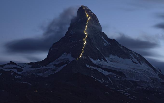 Solarne luč, gora Matterhorn, Zermatt, Švica.  | Foto: Reuters