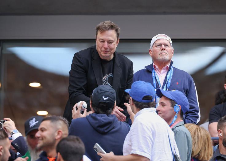 Elon Musk se pogovarja s publiko na finalu moškega dela turnirja US Open, september 2024. | Foto: Guliverimage