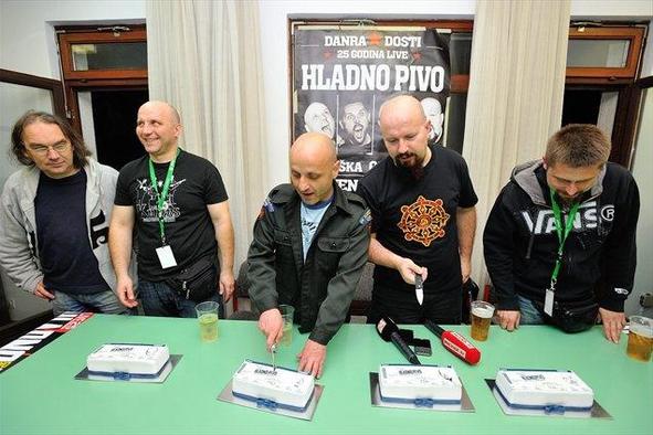 Videospot skupine Hladno pivo za nekoliko zabaven vstop v EU