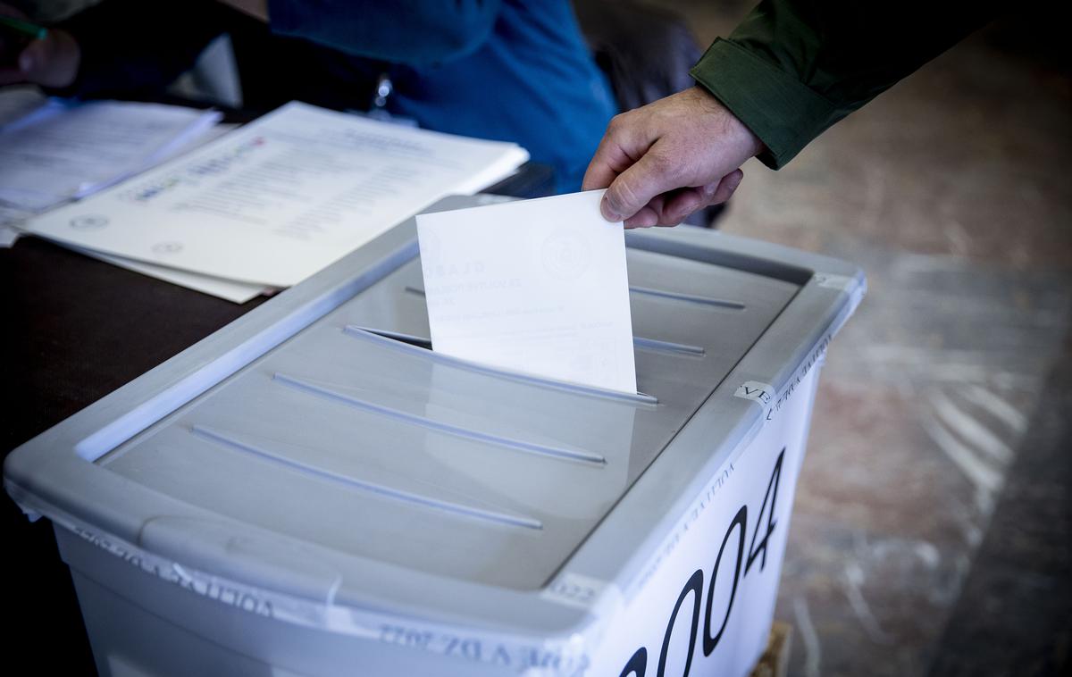 Predčasne volitve v državni zbor 2022 | Včeraj je svoj glas oddalo 2,1 odstotka vseh volilnih upravičencev. | Foto Ana Kovač