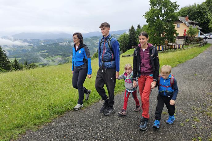 z otroki v gore | Kako z otroki v gore, kako jih navdušiti za hribe, nam je prestavila hribovska družina Petek. | Foto Manca Ogrin/PZS