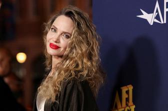 Namesto Toma Cruisa je vlogo v tem filmu prevzela Angelina Jolie