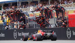Zmaga Red Bullu, podvig Vettla, ničla Mercedesa
