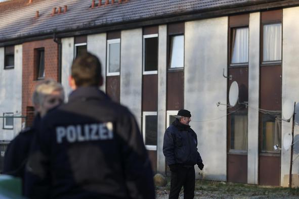 Dva meseca pred napadi policiji ukazali, naj ne preganja migrantov