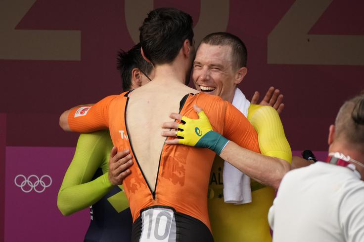 Vsi trije dobitniki olimpijskih medalj na kronometrski preizkušnj v Tokiu so člani iste ekipe. | Foto: Guliverimage/Vladimir Fedorenko