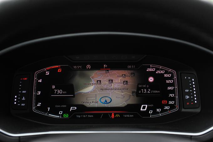 Spoznavanje z digitalnimi merilniki zahteva več kot nekaj minut vaje. Vse možnosti, ki jih voznik izbere, so razločne in odlično pregledne. | Foto: Gašper Pirman