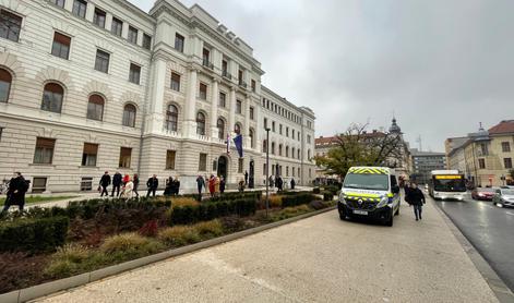 Zaradi grožnje z bombo izpraznili sodno palačo v Ljubljani, sodišče spet posluje