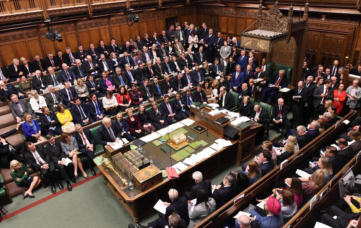Britanski parlament | Britanski parlament se bo na delo ponovno vrnil 16. decembra, ko bodo poslanske klopi zasedli novoizvoljeni poslanci.  | Foto Reuters