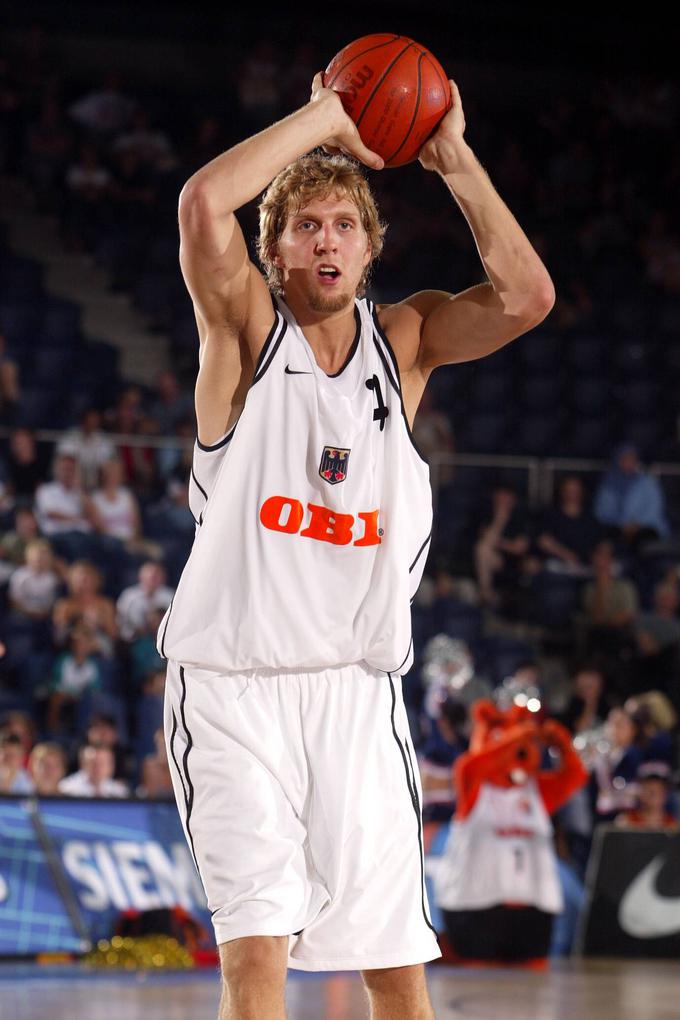 Dirk leta 2002 | Foto: AP / Guliverimage