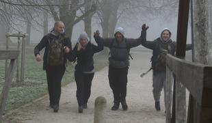 Tekmovalci na zadnjem izzivu nosili težke nahrbtnike s svojimi kilogrami #video
