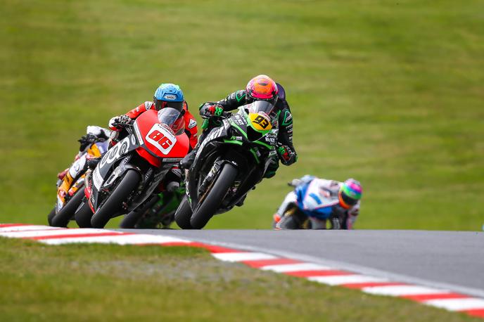 Motociklizem, britansko prvenstvo superport, | Ponedeljkovo dirko britanskega motociklističnega prvenstva razreda supersport je zaznamovala velika tragedija. | Foto Guliverimage