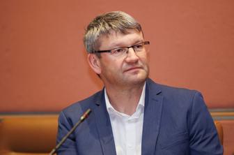 Domel znižal obseg proizvodnje, osredotoča se na boljše ravnovesje zalog