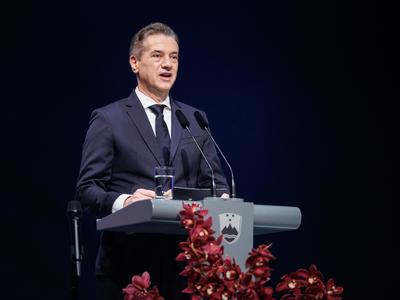 Golob ob dnevu samostojnosti in enotnosti: Zvoni kot utopija? Naj raje postane strategija. #foto