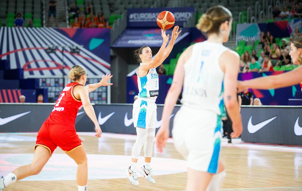 slovenska ženska košarkarska reprezentanca Teja Oblak | Reprezentanci se je pridružila tudi kapetanka Teja Oblak. | Foto Siniša Kanižaj/Sportida