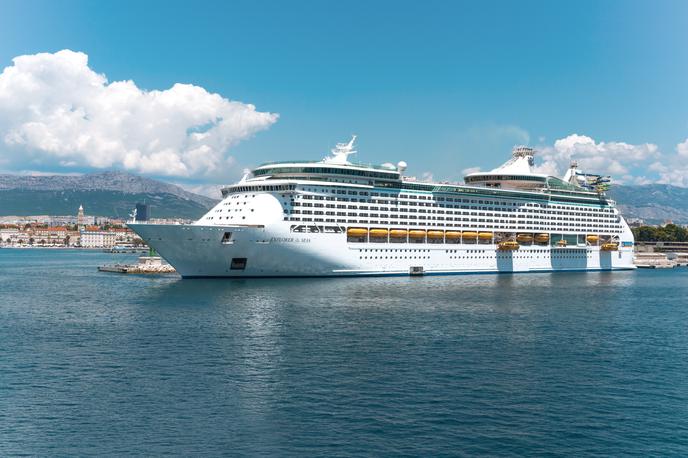 Royal Caribbean Explorer Of The Seas, križarka | Mladi Britanec je ponoči padel z ladje za križarjenje. | Foto Shutterstock