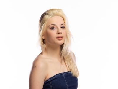 Nuša Šebjanič med tekmovalkami v šovu Sanjski moški Hrvaške