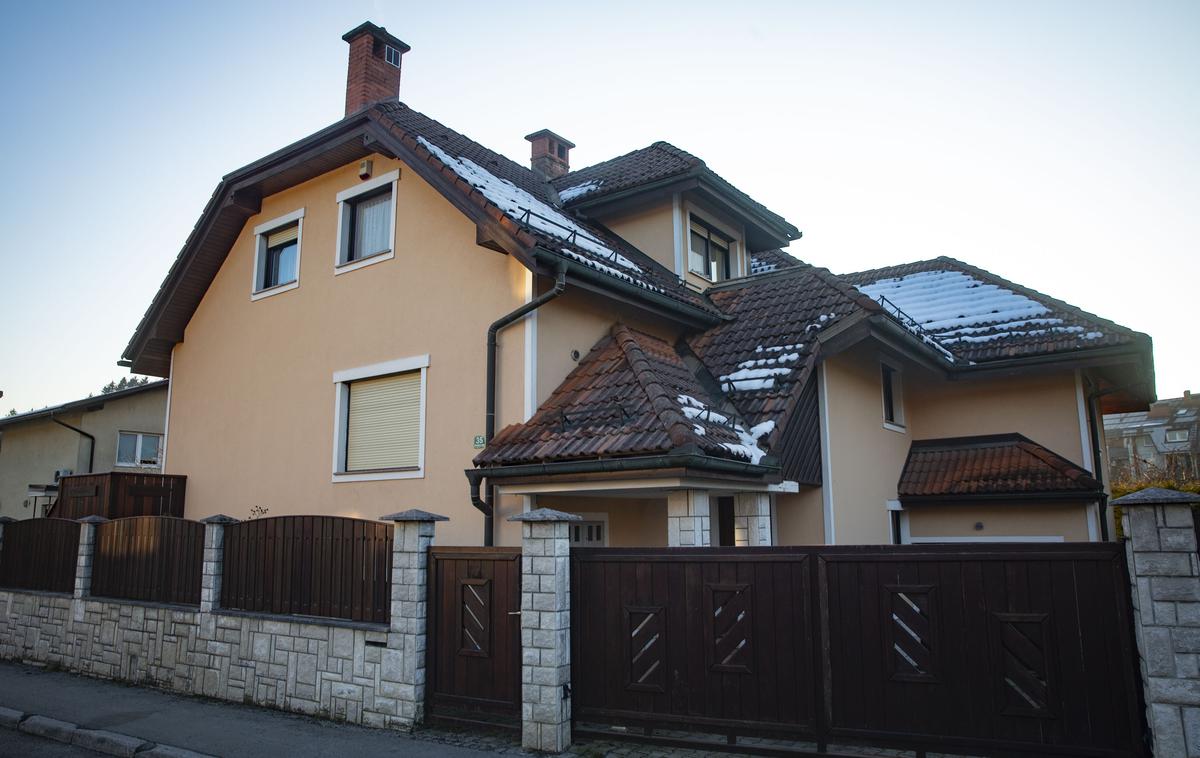 Dom, hiša v Črnučah, kjer naj bi prebivali ruski vohuni. |  Z dvema mladoletnima otrokoma so živeli v ljubljanskih Črnučah na Primožičevi ulici 35. | Foto Bojan Puhek
