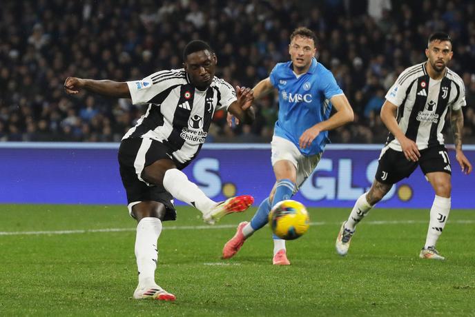 Poker Interja v Lecceju, Napoli kot prvi premagal Juventus