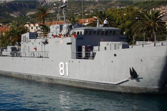 hrvaška bojna ladja DBM-81 | Vzrok za nasedlo ladjo bodo preiskovali pri hrvaškem ministrstvu za obrambo.  | Foto Mario Žamić CC BY-SA 4.0