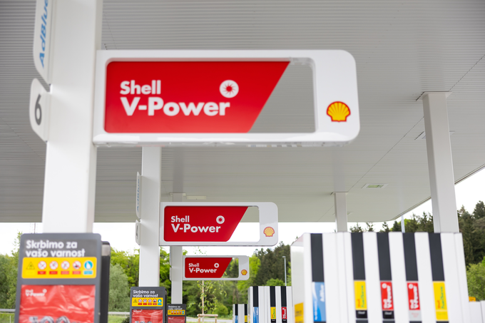 Novo gorivo Shell V-Power je zdaj slovenskim voznikom prvič na voljo tudi na bencinskih servisih Shell v Sloveniji. | Foto: Žiga Intihar, Shell Adria d.o.o.