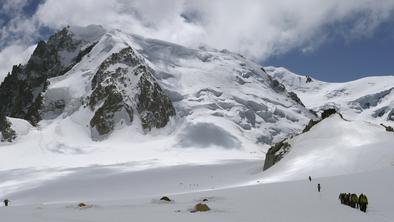 Snežni plaz pod Mont Blancom odnesel življenje alpinista Domna Kastelica