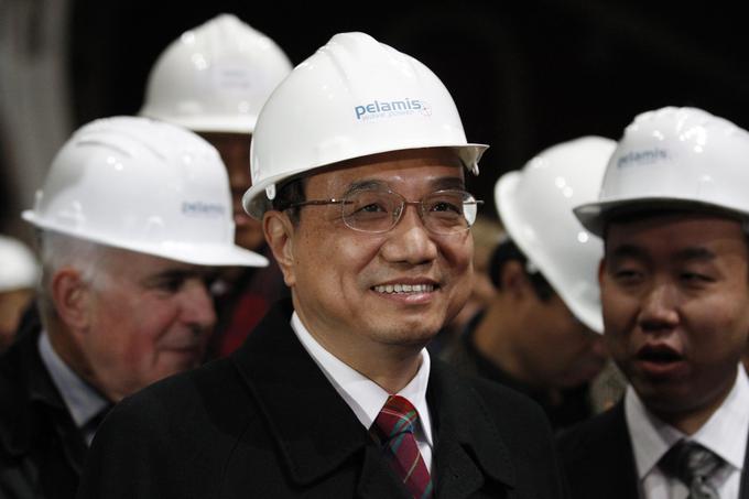 Li Kečijang je leta 2013 napredoval še na vplivnejše delovno mesto – postal je kitajski premier. Na fotografiji Kečijang med obiskom v proizvodnih prostorih podjetja Pelamis. | Foto: Getty Images