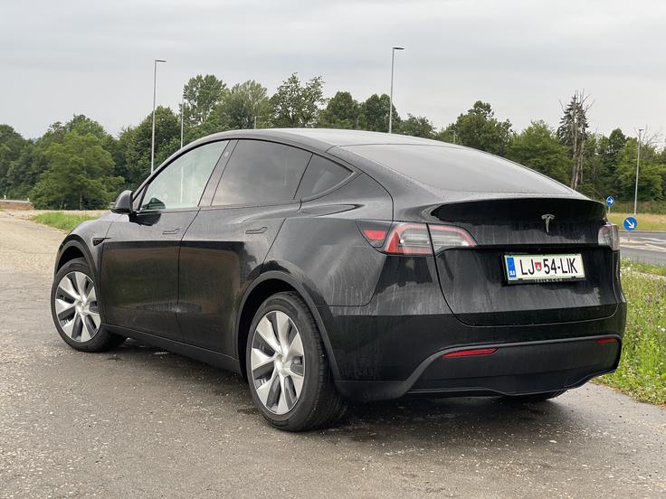 Teslin model Y je za zdaj med električnimi avtomobili brez konkurence. | Foto: Gregor Pavšič