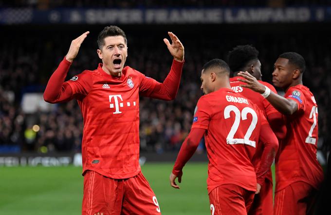 V Nemčiji, kjer je v vodstvu branilec naslova Bayern München, razmišljajo o tem, da bi nadaljevali prvenstvo pred praznimi tribunami v začetku maja. | Foto: Reuters