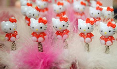 Fanatična zbirateljica Hello Kitty ima doma več kot 50 tisoč predmetov z motivom mucke