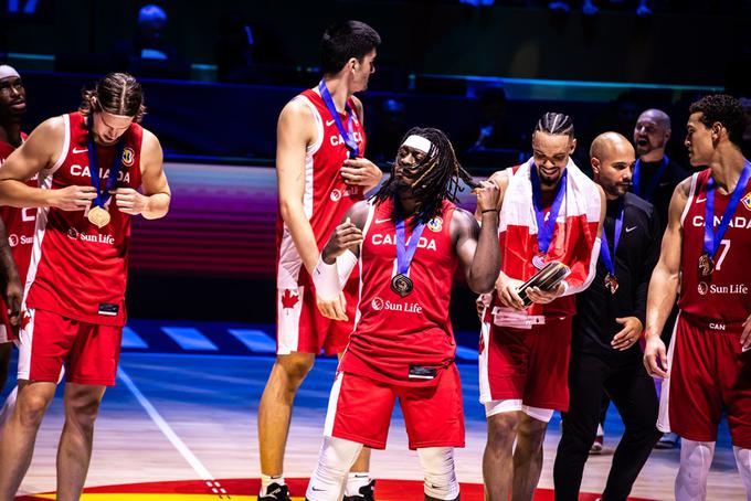 Kanadčani so se razveselili bronastega odličja. | Foto: FIBA