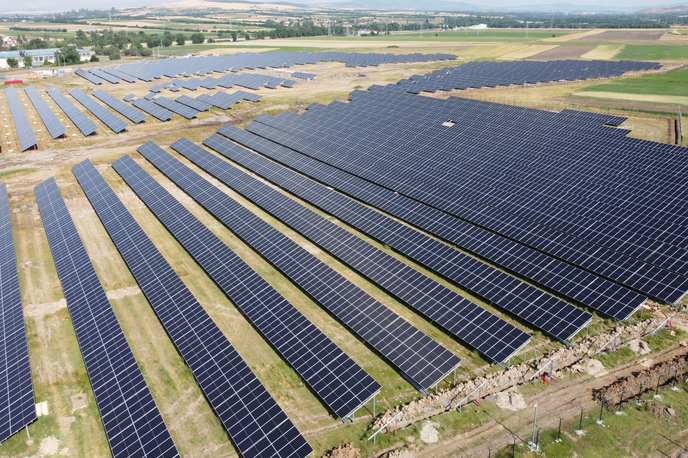 Sončna elektrarna | Sončne elektrarne so eden ključnih elementov trajnostnega pridobivanja energije v prihodnosti.  | Foto GEN-i
