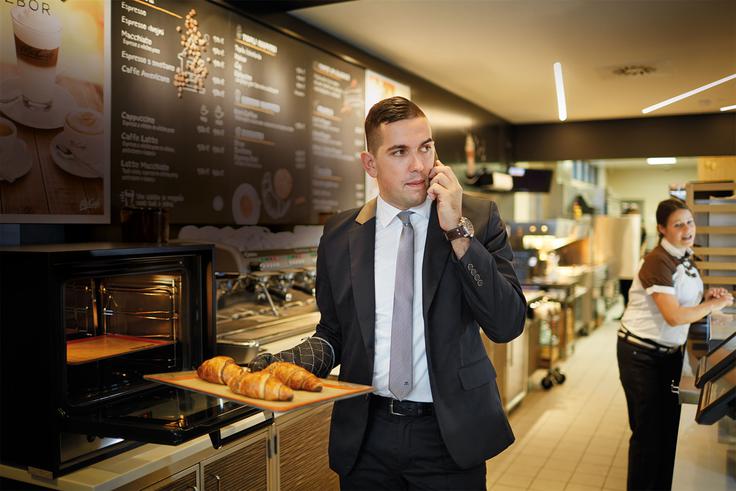 McDonald's vsem zaposlenim omogoča vzpon do vrha podjetja. Vsakdo ima možnosti napredovanja znotraj restavracije.  | Foto: 