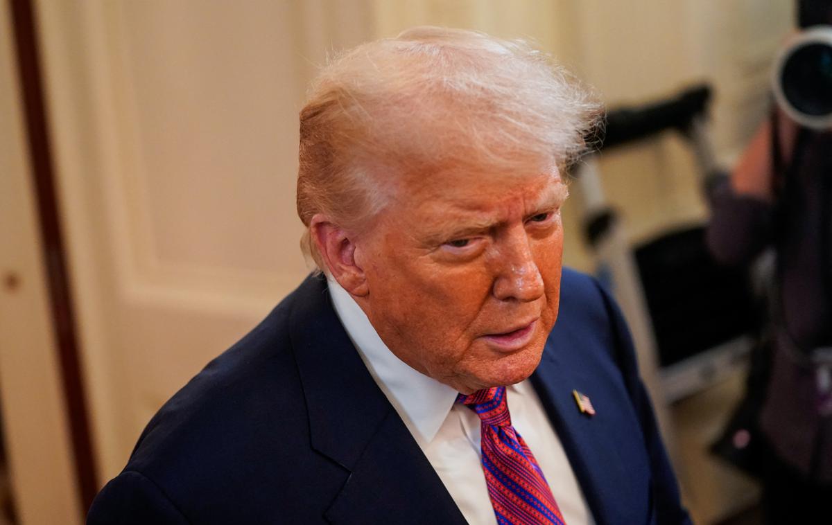 Donald Trump | Po navedbah Washington Post je ameriški predsednik Donald Trump v telefonskem pogovoru 4. julija povedal ukrajinskemu predsedniku Volodimirju Zelenskemu, da Ukrajina ne bo spremenila poteka vojne, dokler bo ostala v obrambi — mora preiti v ofenzivo. | Foto Reuters